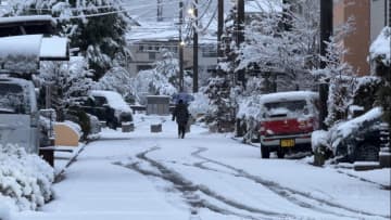 【きょう3/17(月)広島天気】けさは広島市郊外でも雪化粧　山地はまとまった積雪で夕方まで雪降りやすく　冬型ラ気圧配置で風冷たい