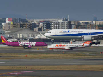 混雑解消なるか？福岡空港、第2滑走路の供用開始 初便はJALの遊覧チャーター便