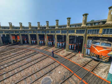 【空から旅する鉄道】台湾のお宝級「扇形庫」、100年超え勇姿の美しさ
