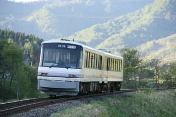 秋田内陸縦貫鉄道、車両基地特別撮影会&写真展を開催「旧もりよし号」特別公開も