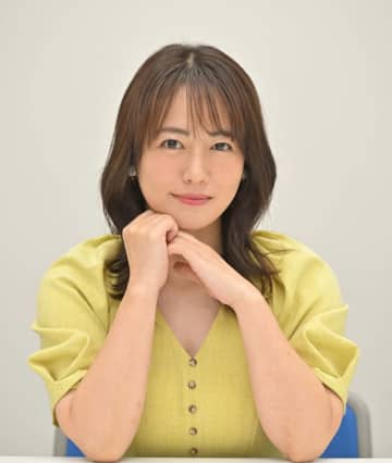 磯山さやか41歳、春の装いに「年齢を感じさせない可愛いさ」「笑顔に癒されまくり」の声