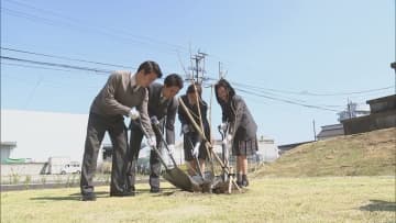 花ことばは「栄光」「名誉」　宮崎ロータリークラブが宮崎県の新プールの敷地にジャカランダ植樹