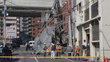 【速報】墨田区の解体工事現場で足場が傾く　強風の影響か　警視庁が周辺の道路を規制