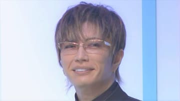 【 GACKT 】　エスカレーターの乗り方に　「片側を空ける必要もなければ効率も良い。横並びに並んだ方が混雑時には時間の短縮になる」　ＳＮＳにつづる