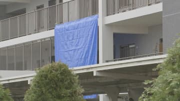 母親を足で蹴り刃物で複数回刺し殺害　息子（44）を殺人容疑で再逮捕 「母親は死んでいない」と否認　突入した警察官に包丁突きつけ現行犯逮捕される　埼玉・八潮市