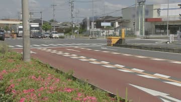 トラックに追突…さらに降りてきた運転手をボンネットに乗せ約700m走行　“黒色の乗用車”の30代くらいの男は逃走　殺人未遂事件として行方追う　茨城・結城市