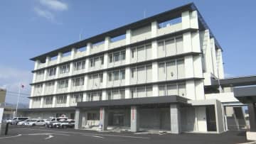 子どもを乗せたベビーカーにツナ缶詰を入れ盗んだ疑い　30代会社員の女を逮捕「盗んだ覚えはありません」と容疑を否認