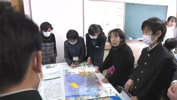 大学生と中学生が自作した「防災すごろく」で地域防災を学ぼう　液状化のリスクが高い場所などを確認【岡山】