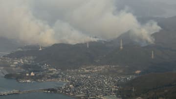 【火災】岡山市の山林火災　16時間たった現在も鎮圧の目途立たず　民家・倉庫計6棟が焼け、約250ヘクタールを焼損　自衛隊含むヘリ6機で消火活動へ【24日午前7時現在】