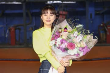 『まどか26歳』主演・芳根京子が涙のクランクアップ「“寂しい”」　撮影4か月間は「皆さんが心の支えでした」