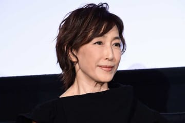 「バス乗られるのですか！?」　“極妻”人気女優がまさかの移動手段でネット驚き