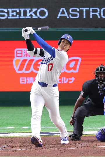 大谷翔平の今季1号を“特等席”で目撃「すごい音！」　人気タレントに「めちゃいいところで見てる」驚きの声