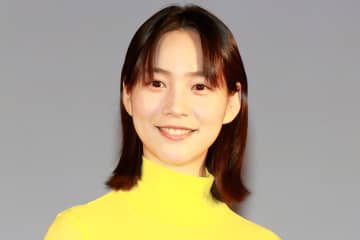 元朝ドラ女優「ギター弾くの楽しい」　“アーティスト姿”に反響「色んな顔があって素晴らしい」