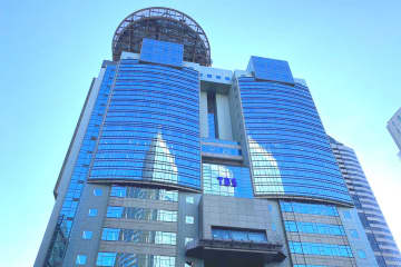 今夏に海外移住予定　3児の母タレントの朝番組初登場にSNS熱視線「すごいな」「安定感」