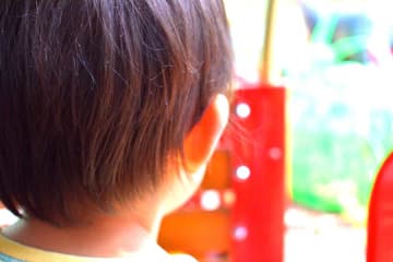 飲み物をこぼし「また買えばいいよね？」　3歳児を叱りつける夫にモヤモヤ…ネットも激論「どっちの気持ちも分かる」
