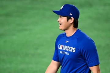 大谷翔平、練習登場で東京Dに混乱発生！　観客大移動→三塁側通路に密集…警備員呼びかけ「お席で観戦を！」