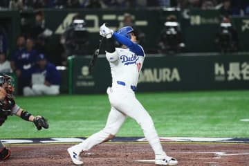 大谷らド軍1イニング3発に巨人党も思わず拍手　総立ちの東京Dで記者席にまで響き渡った「Let's Go Dodgers！」