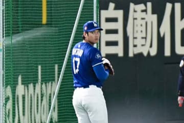 ドジャース試合前に視線を奪った日本の女性6人組　今夜大役、ファンも「定時ダッシュ成功」帰路急ぐ