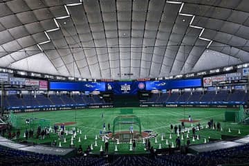 「チーズはちょっと奇妙」　来日MLB名物記者がコンビニで食べ比べ、新たに見つけたお気に入りは…