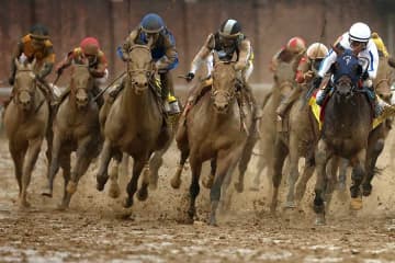 ケンタッキーダービーの超異質馬場に衝撃「泥んこすぎる」「エグい」　水溜まりまで…「田んぼ」の声も