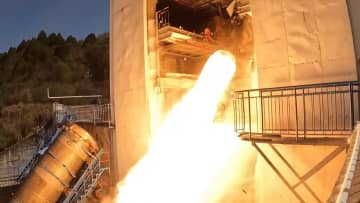 中国、再使用ロケットのエンジンテストに成功–有人月探査対応の次世代ロケットに搭載か