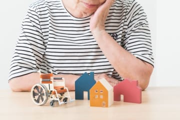 「住まい探しで不平等」約4割が経験のワケ　シニアの仕事と住まいのリアルに迫る