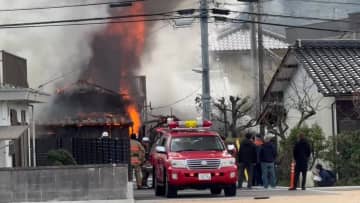 山口市の住宅街で火災　現在も消火活動続く