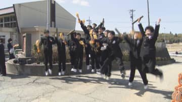 地震で被災の小学校で卒業式　1月に教室での授業を再開したばかり　富山・氷見市