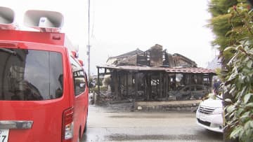 早朝の住宅密集地で火事　1時間後に消し止められる　けが人なし　富山・高岡市