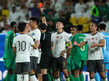 「凶悪な少林サッカーは恥」「カンフーキックでレッド」韓国メディアが中国代表の衝撃“顔面キック”＆W杯が遠のく敗戦を酷評！中メディアは反論「バカにしている」