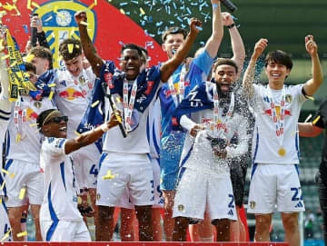 「魅力的」イングランド優勝クラブでなんと “日本人トリオ”が結成か！ 日本代表ダブル獲りの可能性を英報道「驚異的なスピードと決定力」「監督のタイプ」