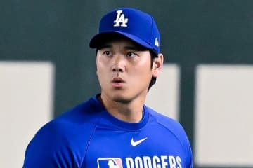 大谷翔平が“ならでは”の演出で登場しファンから大声援＆拍手が送られる！大谷はジョギングやストレッチなど軽めの調整を披露