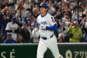 大谷翔平の凱旋HRに東京ドーム大歓声→次打者の打席が始まっても“どよめき”止まず。ドジャースは連打で一挙５得点【MLB東京シリーズ】