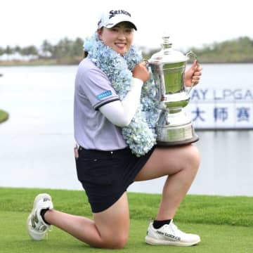 竹田麗央、小祝さくら、脇元華…女子ゴルフ３人娘がドジャース快勝の巨人戦を現地観戦！特製キャップを被った“可憐な３ショット”を公開