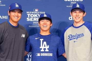 大谷翔平、山本由伸、佐々木朗希、寿司でチームメイトおもてなし“177kgマグロ”解体ショー「フリーマン、箸の使い方が上手ですね」「ベッツも参加してる」「みんな楽しそう」