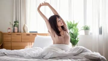 日本人の睡眠不足の実態と改善法…健康リスクを防ぐ快眠の秘訣とは？